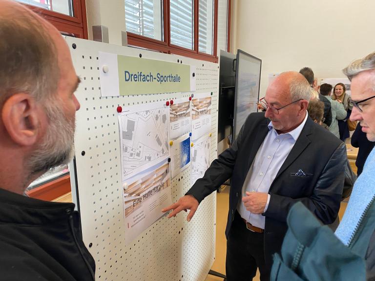 Steuergruppe schlägt zwei Varianten für Dreifachhalle vor